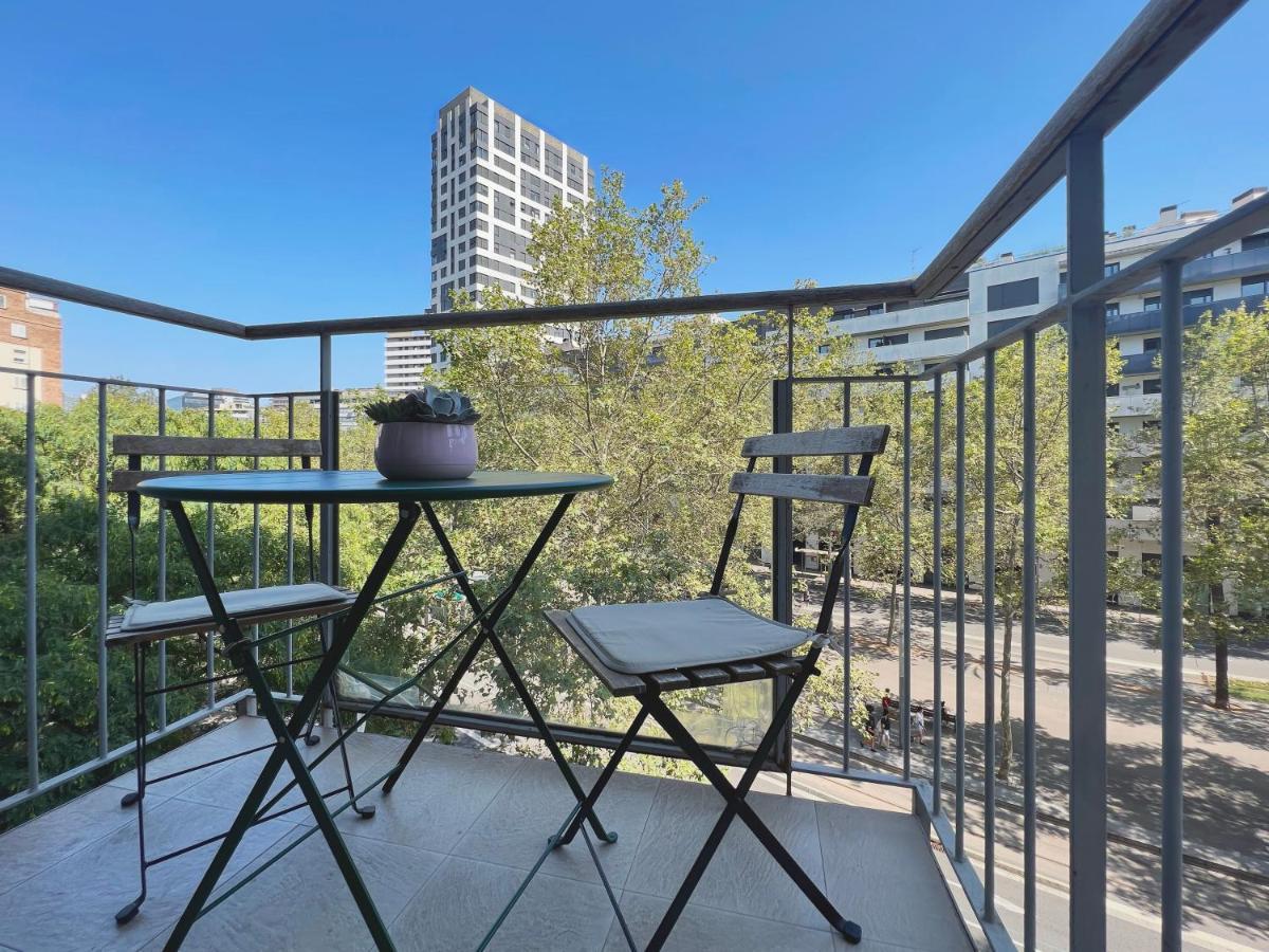 Stay U-Nique Apartments Venecuela Барселона Екстериор снимка